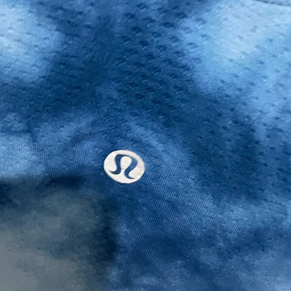 lululemon athletica Women's Blue Patterned Tee - Picture 4 of 5
